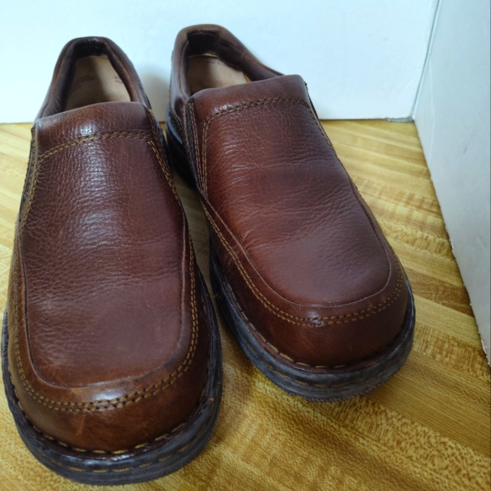 Men's Slip On Leather Born Blast III Sz 8 Excellent Condition Very Clean